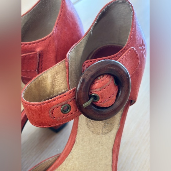 FRYE, the Kelsey ankle strap heels! - Picture 6 of 11